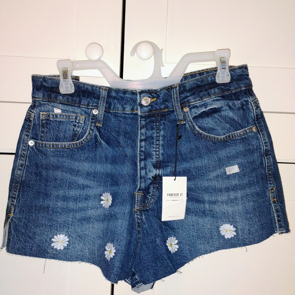 Forever 21 Blue Daisy Embroidered Denim Jean Shorts NEW with Tags
